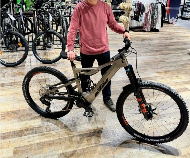 Prodám elektrokolo KTM MACINA PROWLER PRESTIGE M 168–178 cm – PRUŽINA