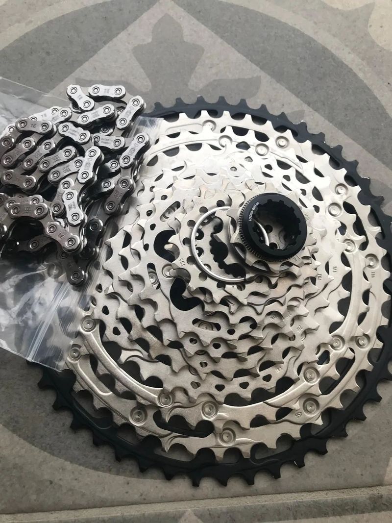 Prodám 12rychlostní kazetu Shimano SLX + řetěz