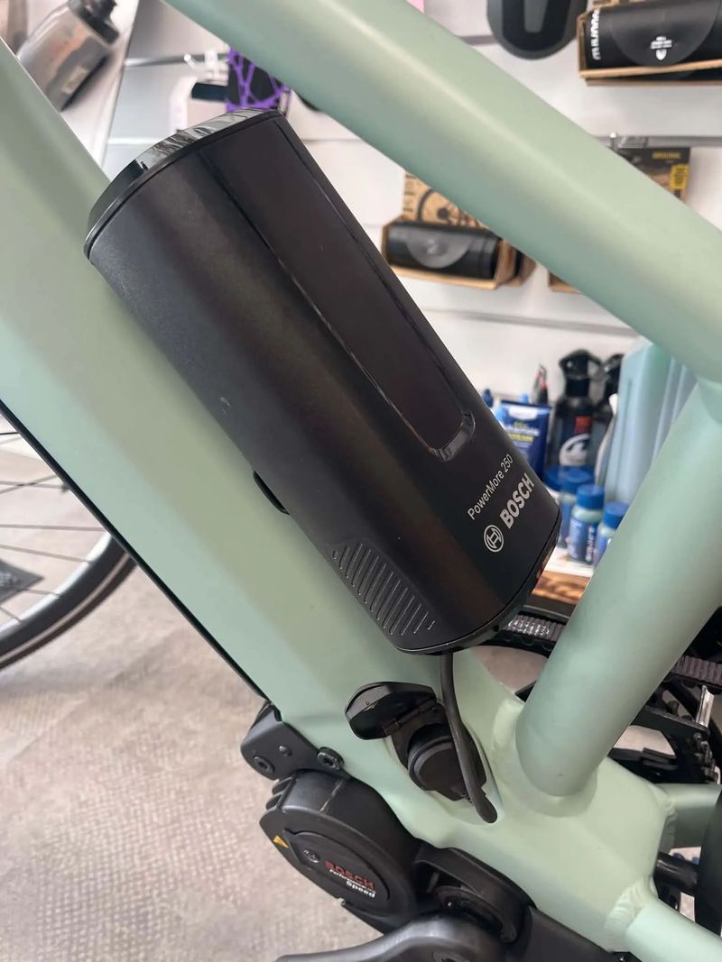 BOSCH PowerMore 250 Wh vč. držáku a propojovacího kabelu