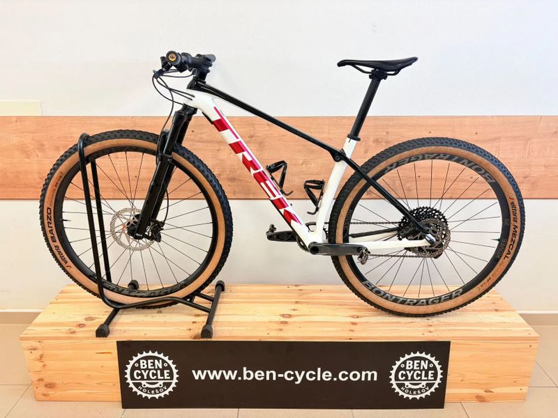 Trek Procaliber 9.7 - karbonová kola bontrager