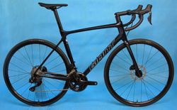GIANT TCR Advanced 1/1+ Disc Di2 – závodní karbonová silnička - NOVÁ