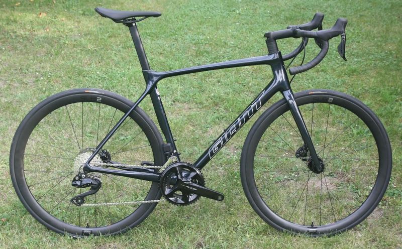 GIANT TCR Advanced 1/1+ Disc Di2 – závodní karbonová silnička - NOVÁ