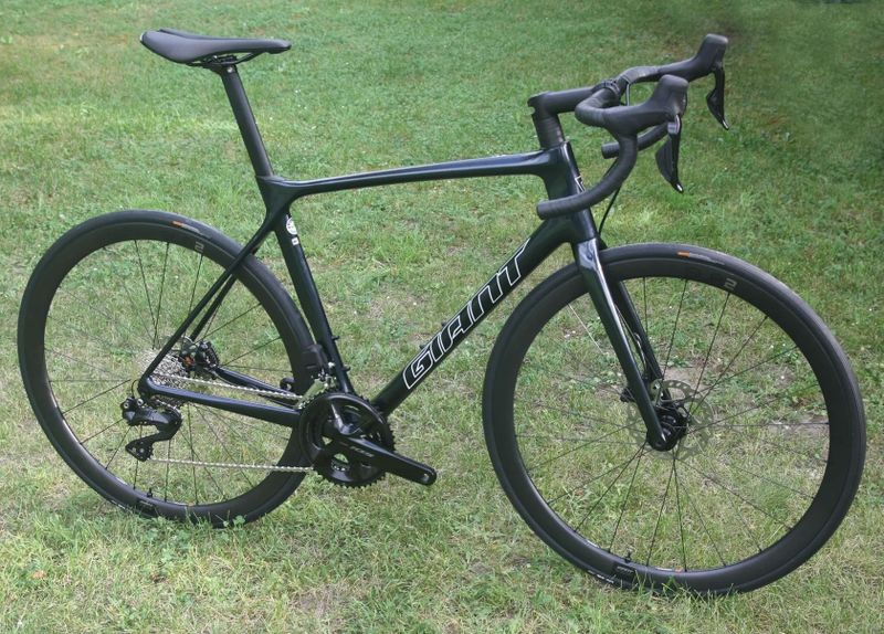 GIANT TCR Advanced 1/1+ Disc Di2 – závodní karbonová silnička - NOVÁ