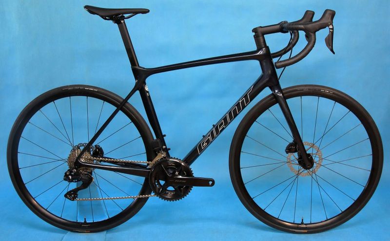 GIANT TCR Advanced 1/1+ Disc Di2 – závodní karbonová silnička - NOVÁ