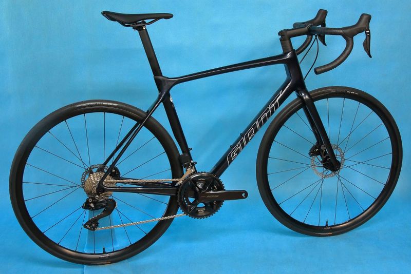 GIANT TCR Advanced 1/1+ Disc Di2 – závodní karbonová silnička - NOVÁ