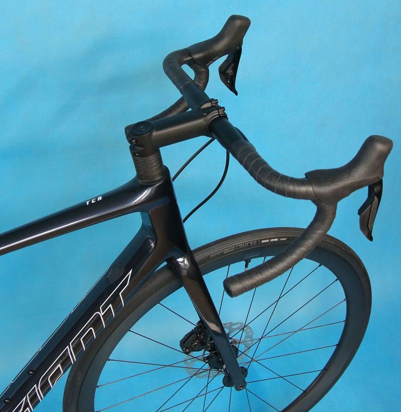 GIANT TCR Advanced 1/1+ Disc Di2 – závodní karbonová silnička - NOVÁ