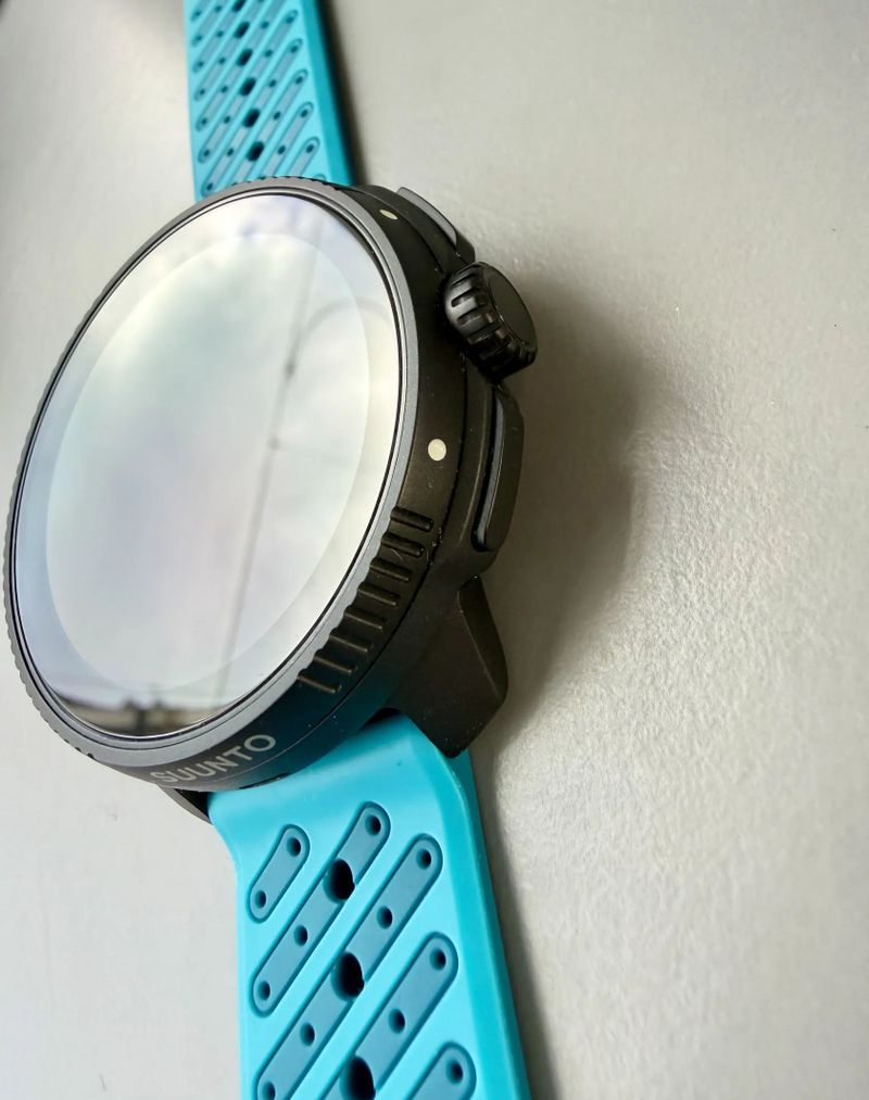 Suunto Race All Black/Blue, top stav