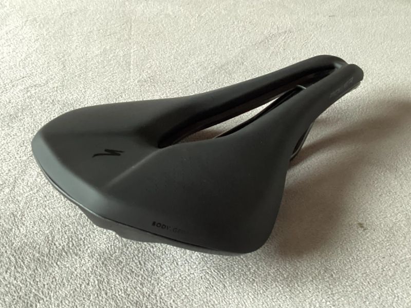 Nové sedlo Specialized Power Comp šíŕka 143 mm