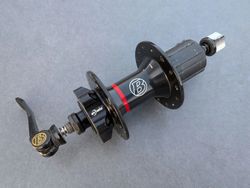 zadní naboj Bontrager Race Lite 28 děr