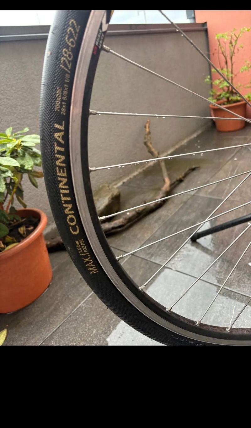 SILNIČNÍ KOLO FORT ALU 7005 KARBONOVÁ VIDLICE 