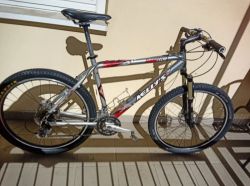 Horské kolo Kellys Mobster 26" – XT, Magura, nové pláště – plně funkční
