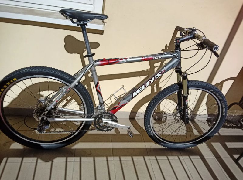 Horské kolo Kellys Mobster 26" – XT, Magura, nové pláště – plně funkční