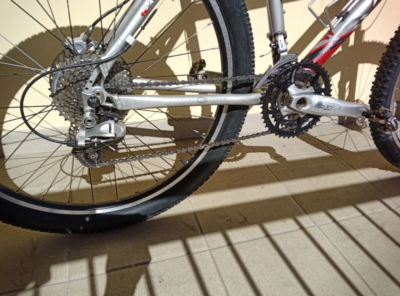 Horské kolo Kellys Mobster 26" – XT, Magura, nové pláště – plně funkční