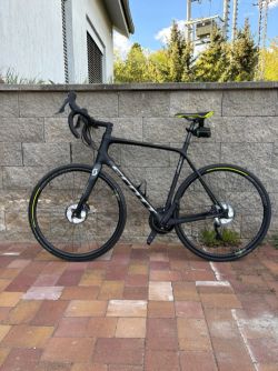 Scott Addict 10- lehké karbonové silniční kolo, stav téměř nového kola 