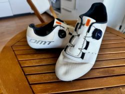 Tretry DMT KM4 2025 White 42