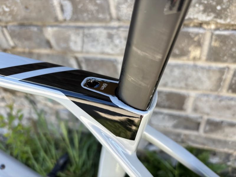 Škoda X-Road (vel. L / 560 mm) – karbon, TOP stav + zánovní kola Roval, silnice / gravel