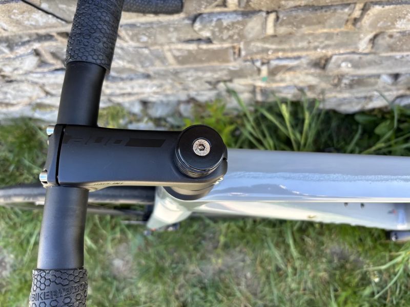 Škoda X-Road (vel. L / 560 mm) – karbon, TOP stav + zánovní kola Roval, silnice / gravel