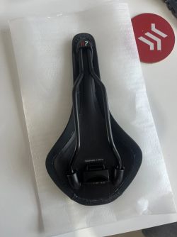 Fizik Antares R7