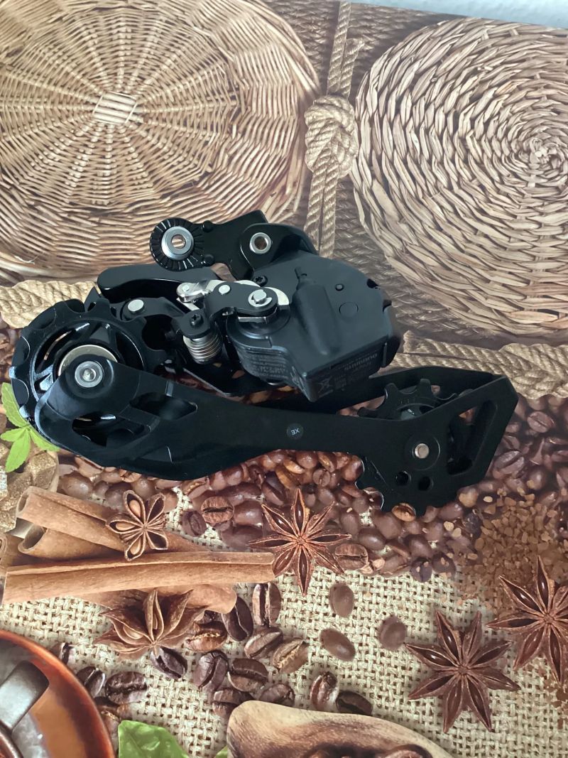 Shimano 105 Rd-R7150 Di2 prehadzovačka, 12-kolo