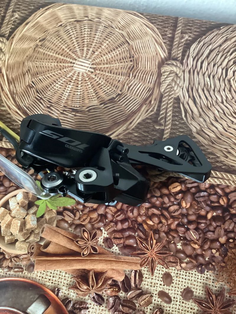 Shimano 105 Rd-R7150 Di2 prehadzovačka, 12-kolo
