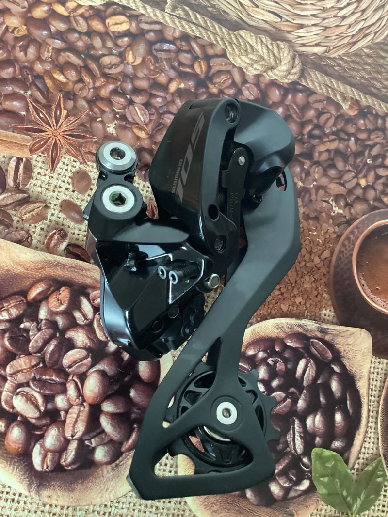 Shimano 105 Rd-R7150 Di2 prehadzovačka, 12-kolo