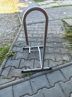 Prodám stojan na elektrokolo,i normální kolo.