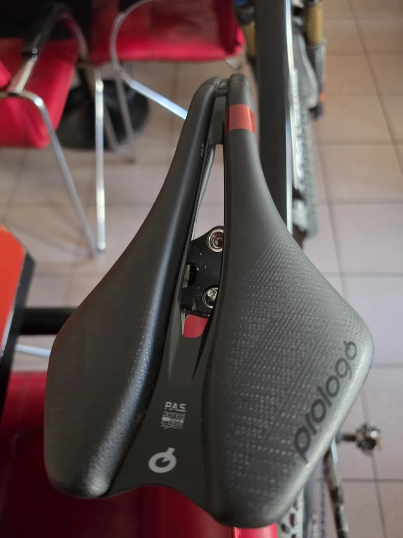 Wilier USMA - rám 850g, Fox Kashima 34, GX AXS, brzdy Shimano XT