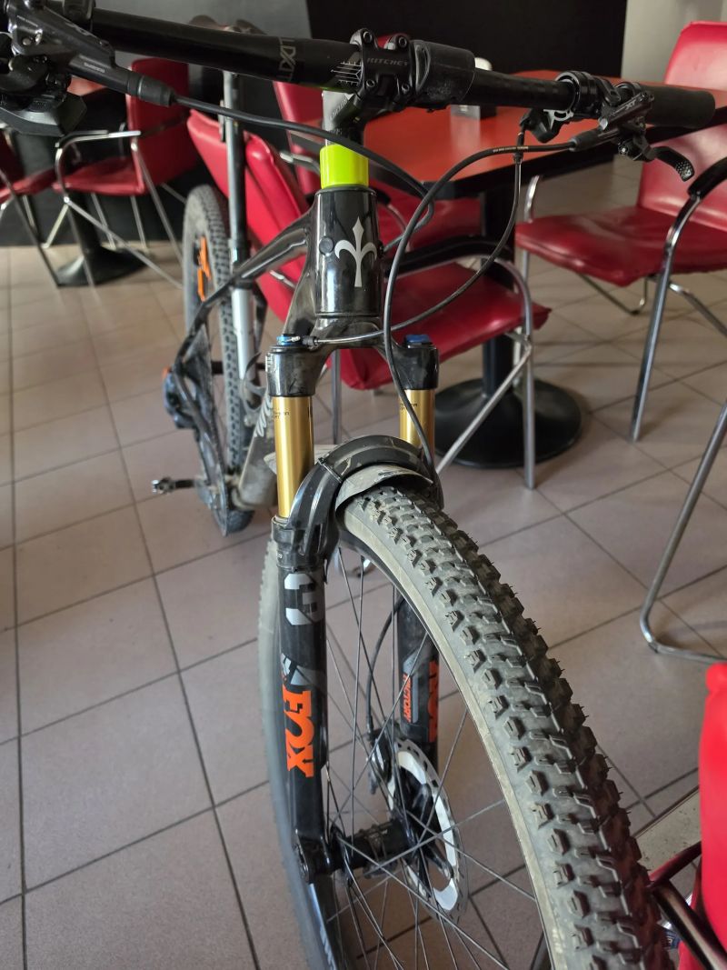 Wilier USMA - rám 850g, Fox Kashima 34, GX AXS, brzdy Shimano XT