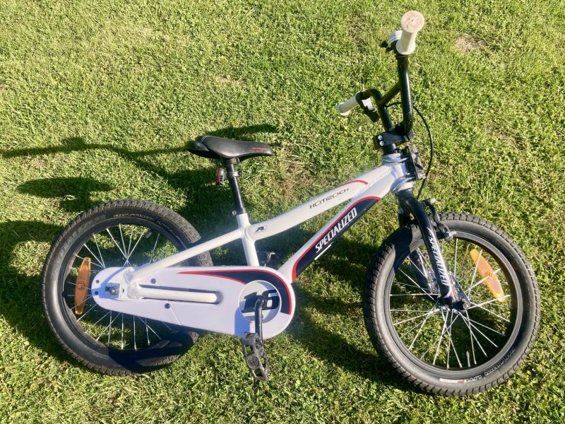 Prodám dětskè kolo Specialized Hotrock 16 včetně postranních pomocných koleček 