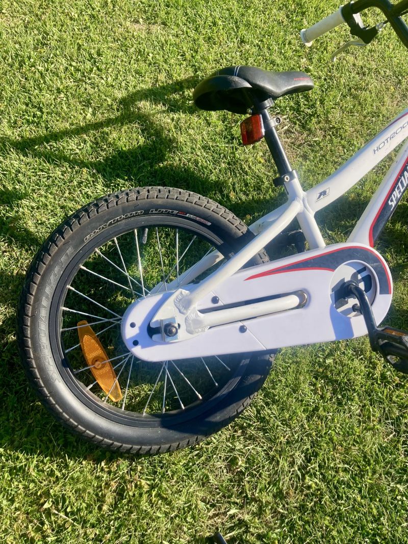 Prodám dětskè kolo Specialized Hotrock 16 včetně postranních pomocných koleček 