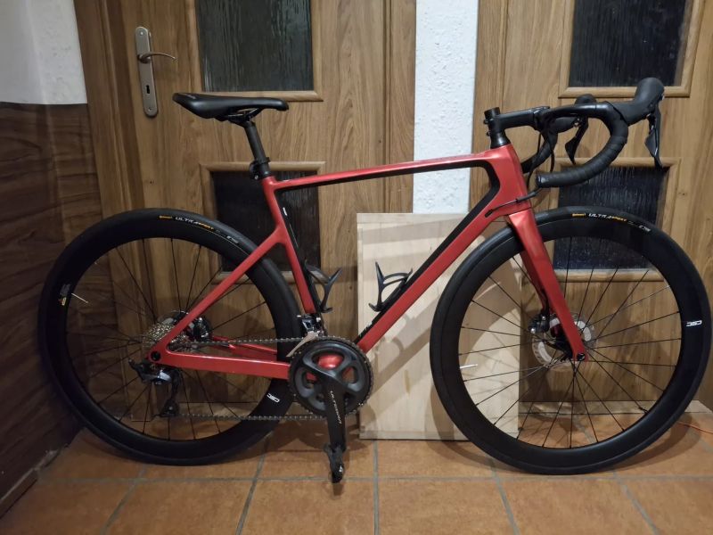 Van Rysel EDR CF ULTEGRA velikost M, dvě varianty výbavy (75 000 / 55 000 Kč)