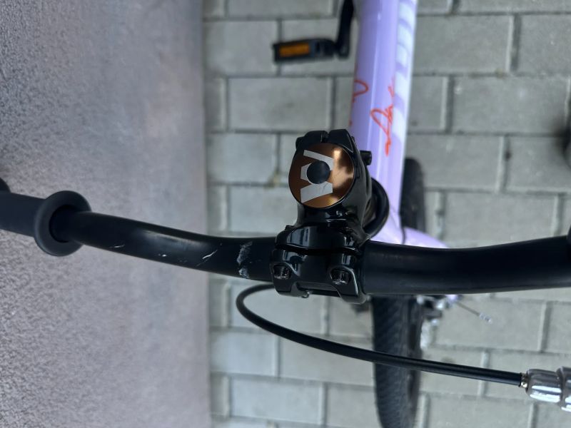 Lehké dětské kolo White Ane 160 XC – podobné jako Woom a Beany