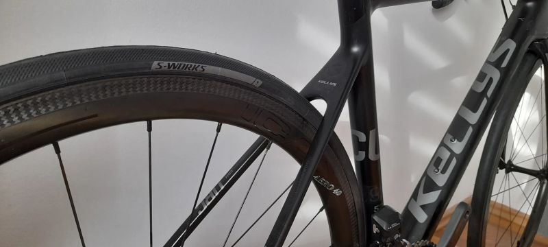 Kellys URC 90 karbon Di2