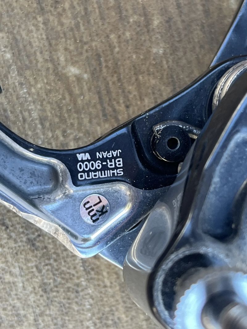 Silniční brzdy Shimano Dura-Ace typ BR-9000, oděrky, ale funkční. 