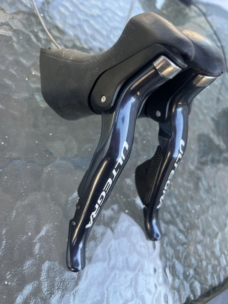 Řadící páky Shimano Ultegra Di2 ST-R6870, pro celistove brzdy / lanko a Di2 11s