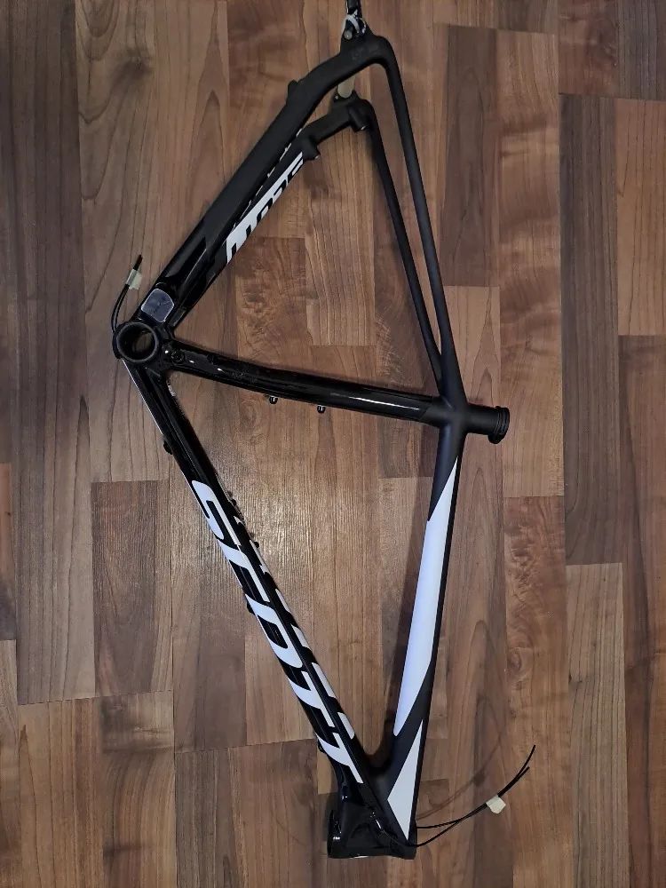 NOVÝ karbonový rám Scott Scale / 29er / vel.S, M, XL / pev. osa 12x142mm / včetně karbonové sedlovky