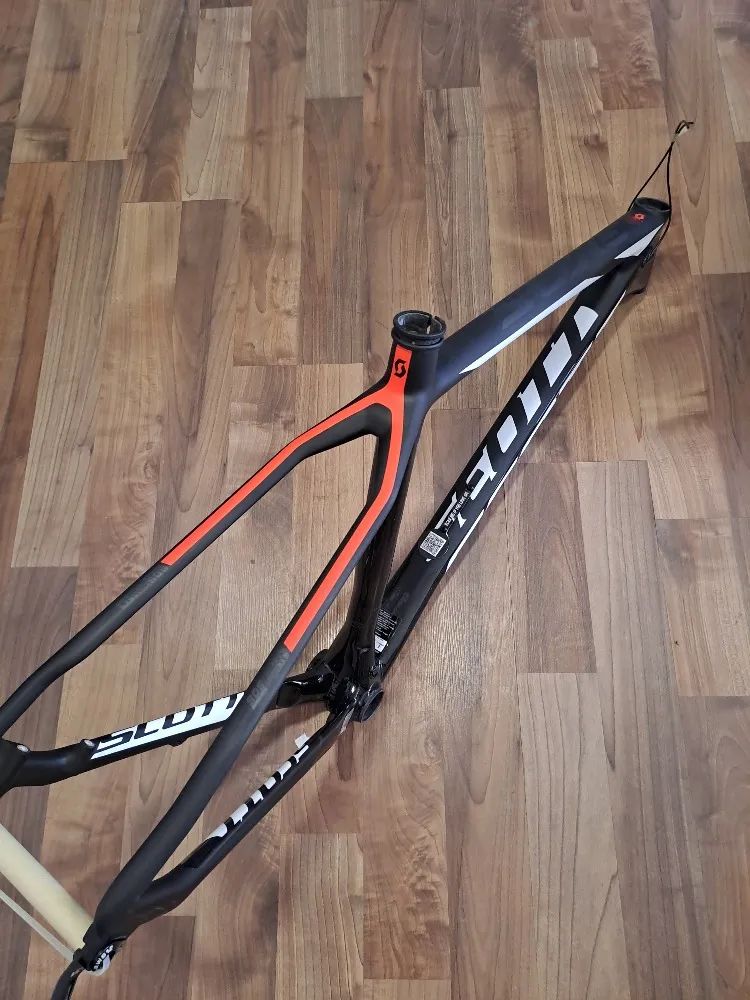 NOVÝ karbonový rám Scott Scale / 29er / vel.S, M, XL / pev. osa 12x142mm / včetně karbonové sedlovky