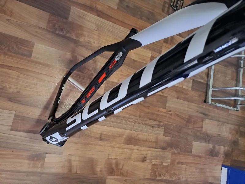 NOVÝ karbonový rám Scott Scale / 29er / vel.S, M, XL / pev. osa 12x142mm / včetně karbonové sedlovky