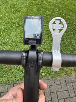 Řidítka Bontrager+představec, tachometr bontrager , držák lahvi