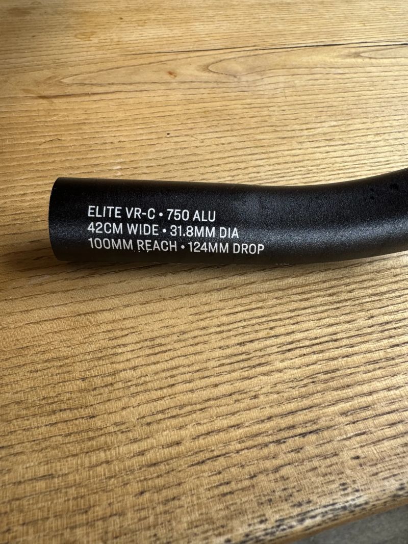 Řidítka Bontrager+představec, tachometr bontrager , držák lahvi
