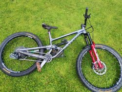 Prodám Commencal Clash V1 2019/2020 Dream build velikost M