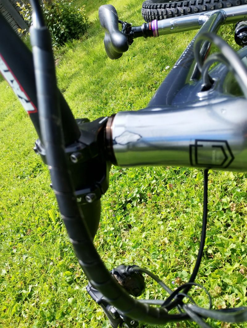 Prodám Commencal Clash V1 2019/2020 Dream build velikost M