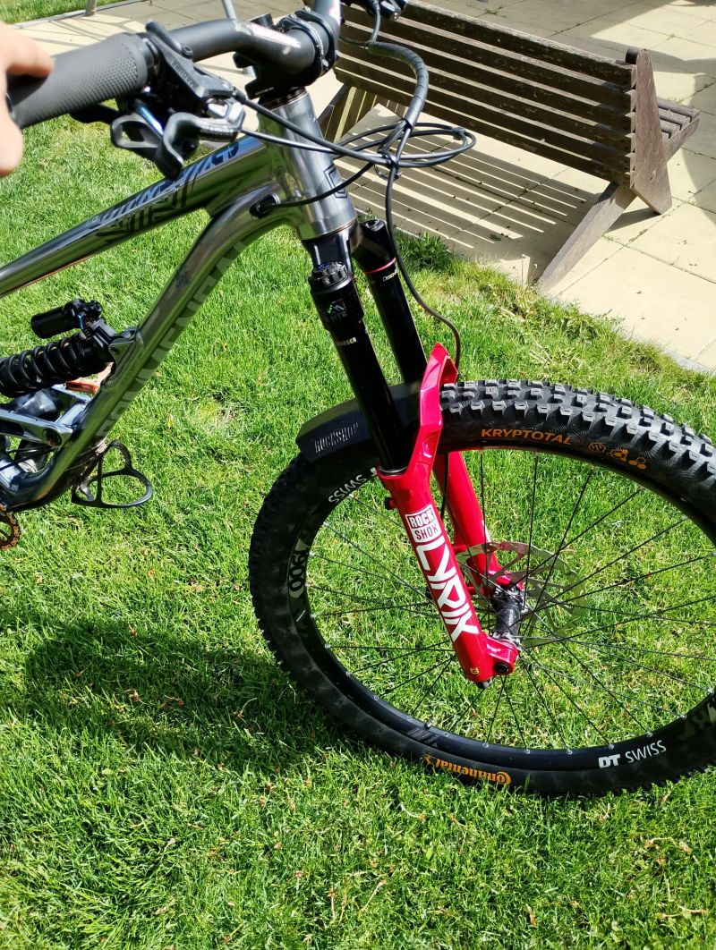 Prodám Commencal Clash V1 2019/2020 Dream build velikost M