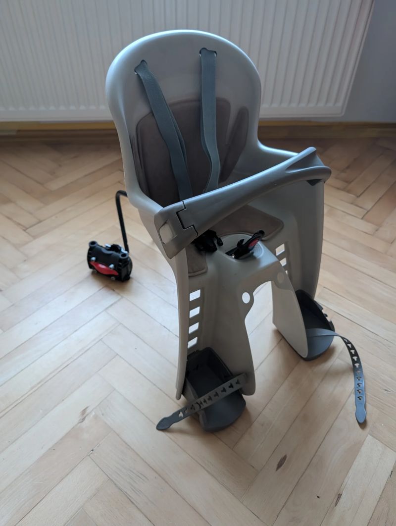 Prodám dětskou sedačku přední, s úchytem na rám kola