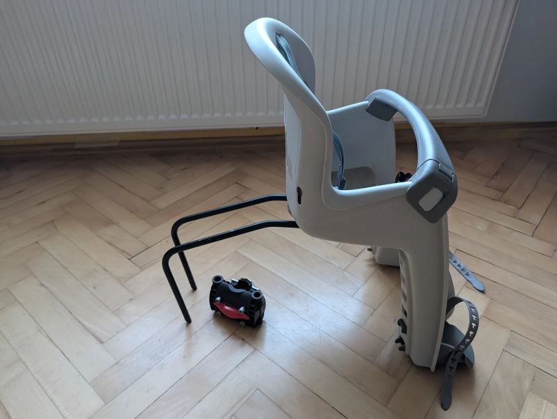 Prodám dětskou sedačku přední, s úchytem na rám kola