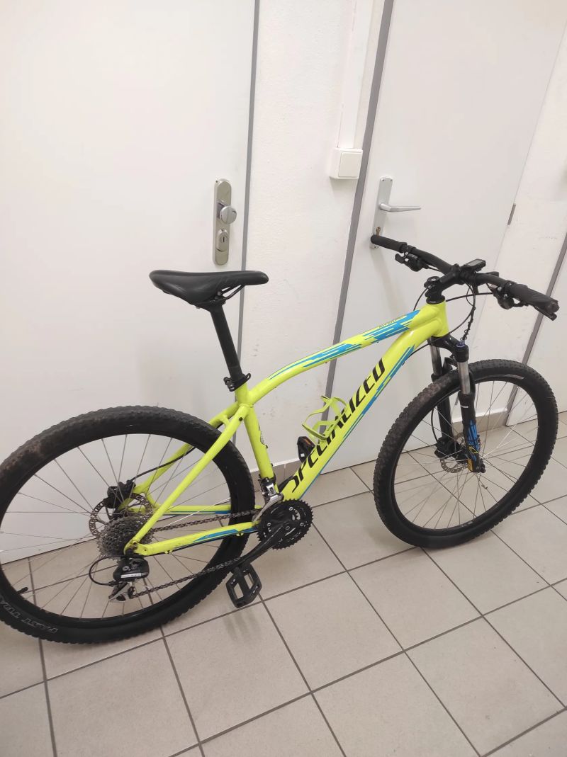 Specialized Pitch Sport 27.5 (L) horské kolo