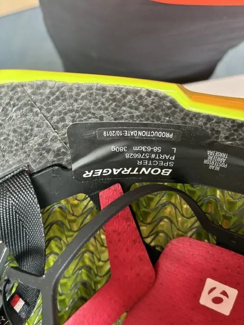 Bontrager fluo dres a helma