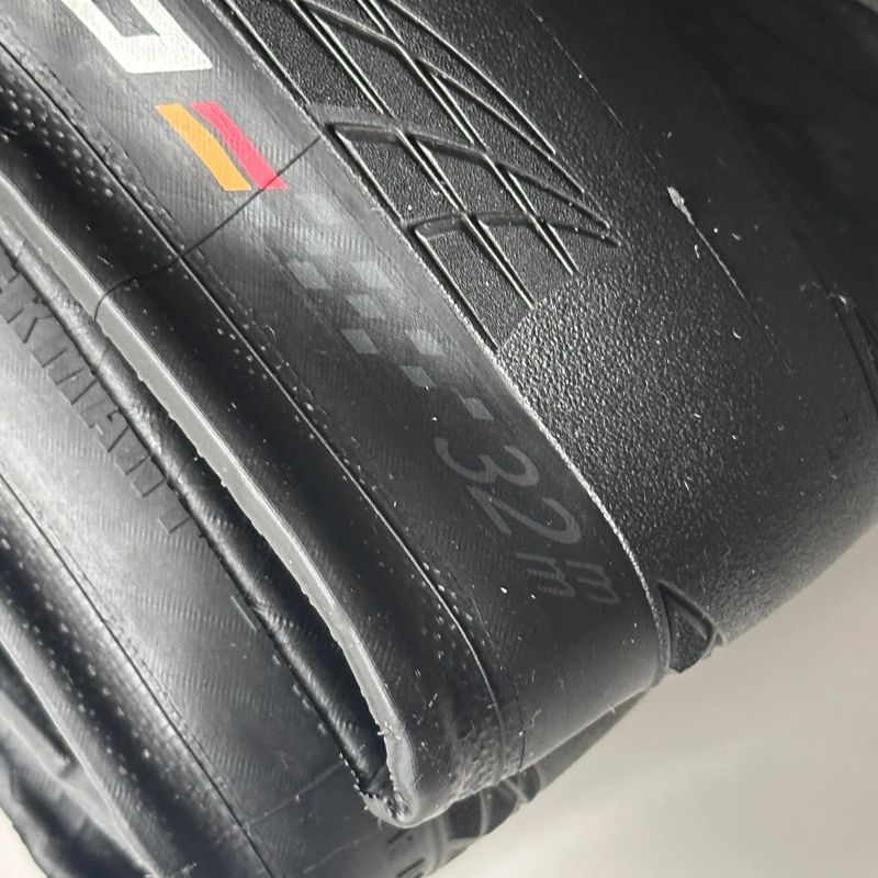 2 ks Continental Grand Prix 5000 kevlar 700 × 32C