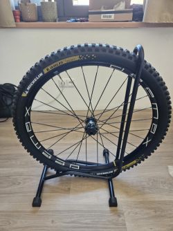 Mavic e-deemax 29 (predni)