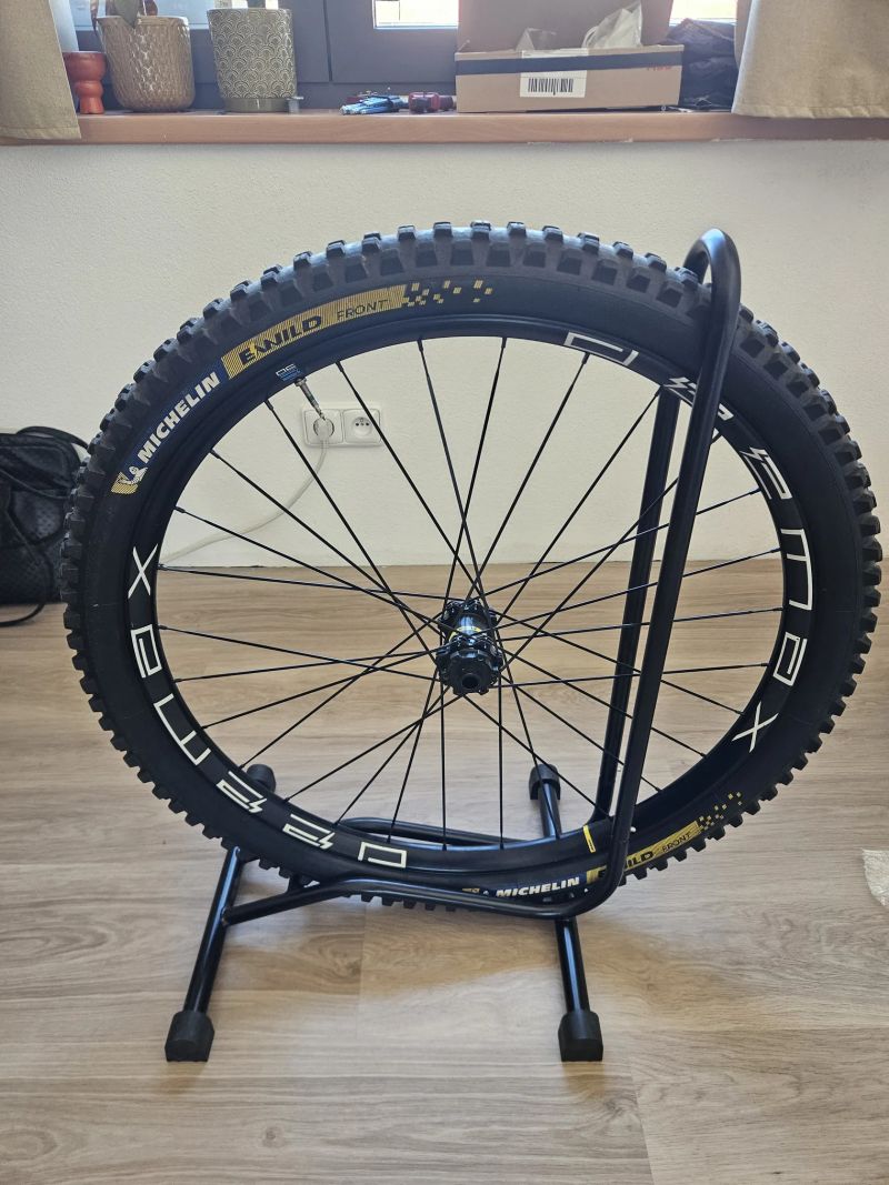 Mavic e-deemax 29 (predni)